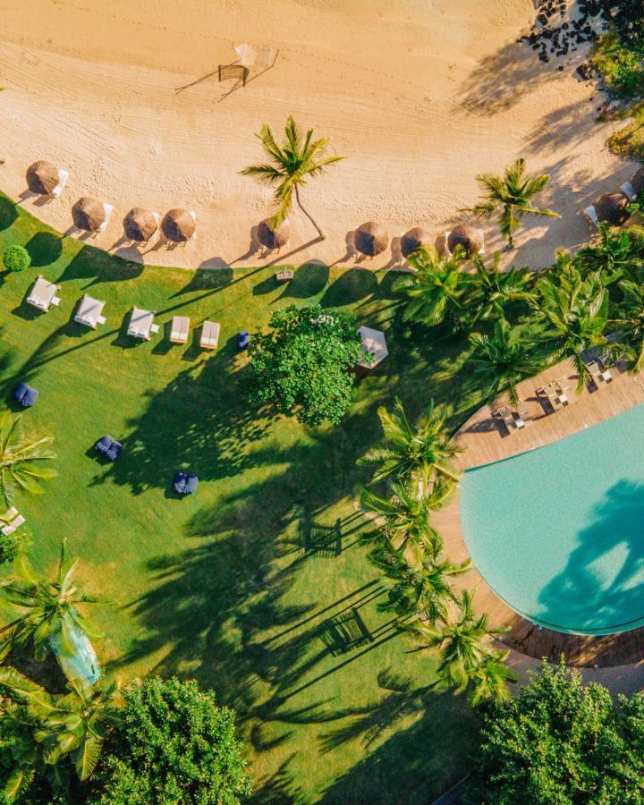 ホテル ラックス グランド ガウブ グラン・ゴーブ エクステリア 写真 Aerial view of the beach at the Four Seasons Resort