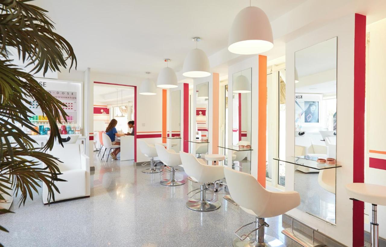 ホテル ラックス グランド ガウブ グラン・ゴーブ エクステリア 写真 A hair salon in Paris, France