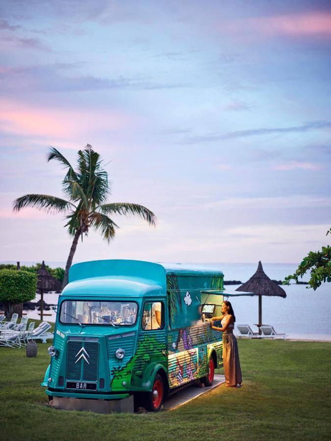 ホテル ラックス グランド ガウブ グラン・ゴーブ エクステリア 写真 A food truck in Bali, Indonesia