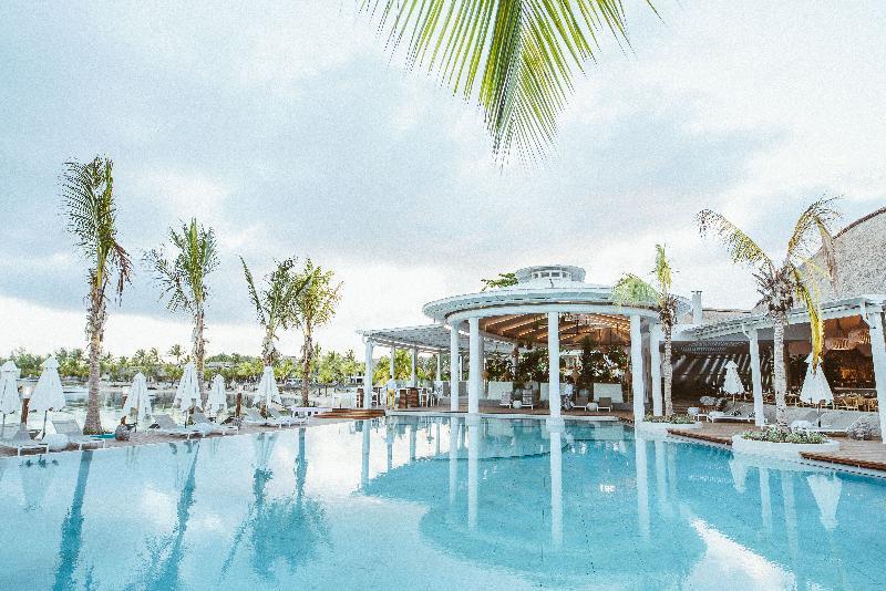 ホテル ラックス グランド ガウブ グラン・ゴーブ エクステリア 写真 The swimming pool at the resort