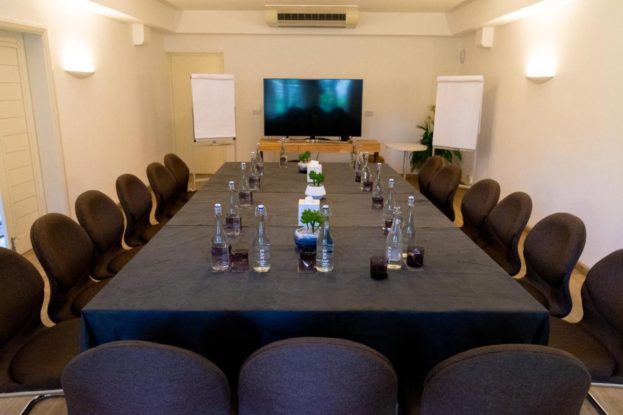 ホテル ラックス グランド ガウブ グラン・ゴーブ エクステリア 写真 The boardroom at the London School of Economics